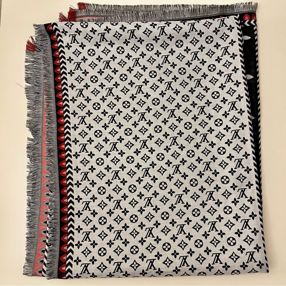L V - New Luxury Silk & Wool Blend Monogram Scarf in Black & White - Picture 2 of 6